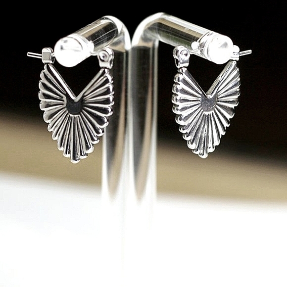 🔥Host Pick🔥 Earrings / 100% high quality stainless steel - Picture 3 of 4